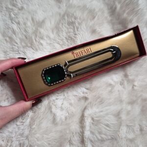 Vintage Trifari Bookmark Faux Green Emerald Glam Reader Reading Books New NIB ✨️